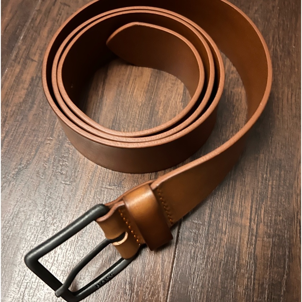 Like brand new. 42 size. Brown.